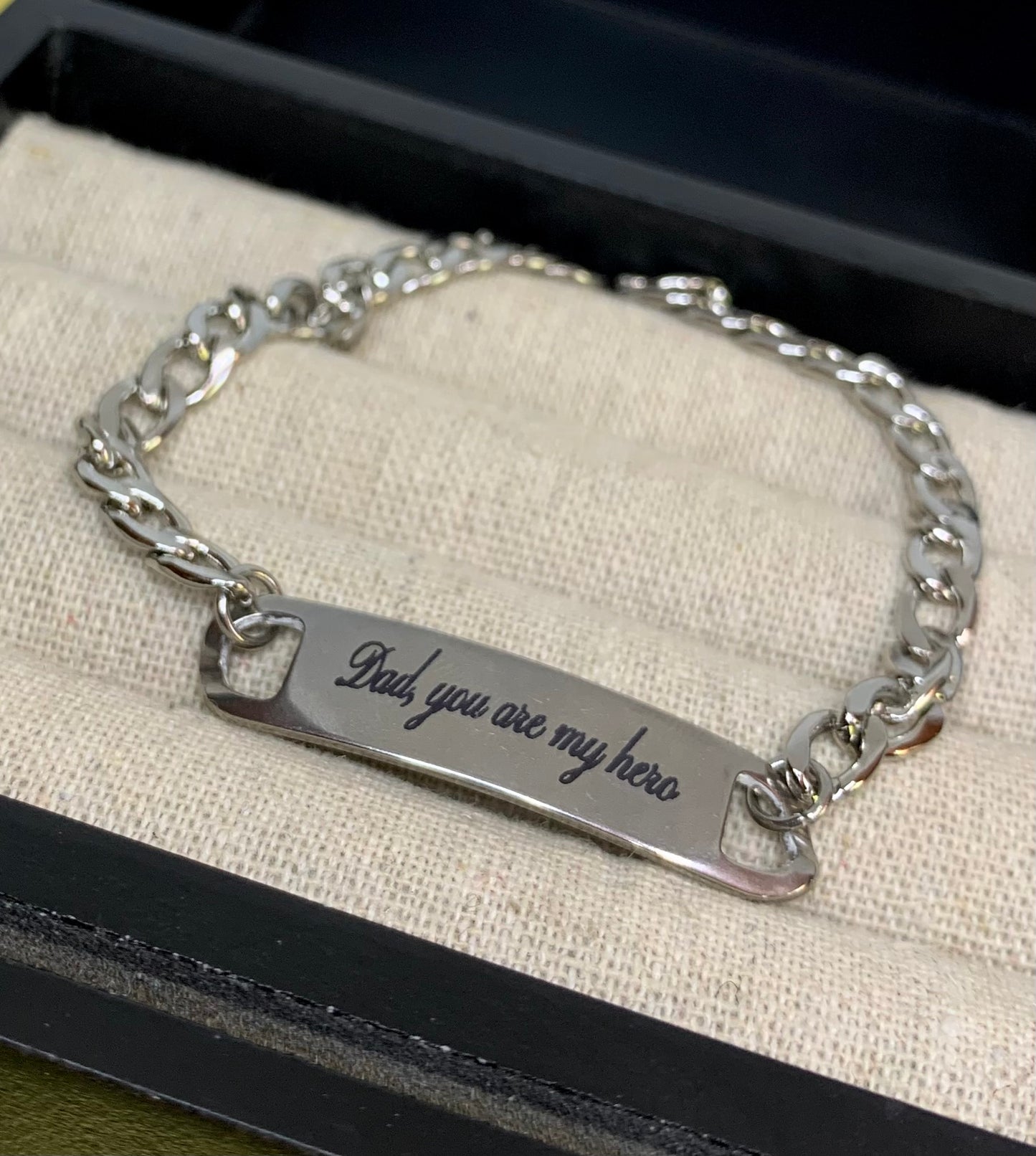 “Dad, you’re my hero” bracelet