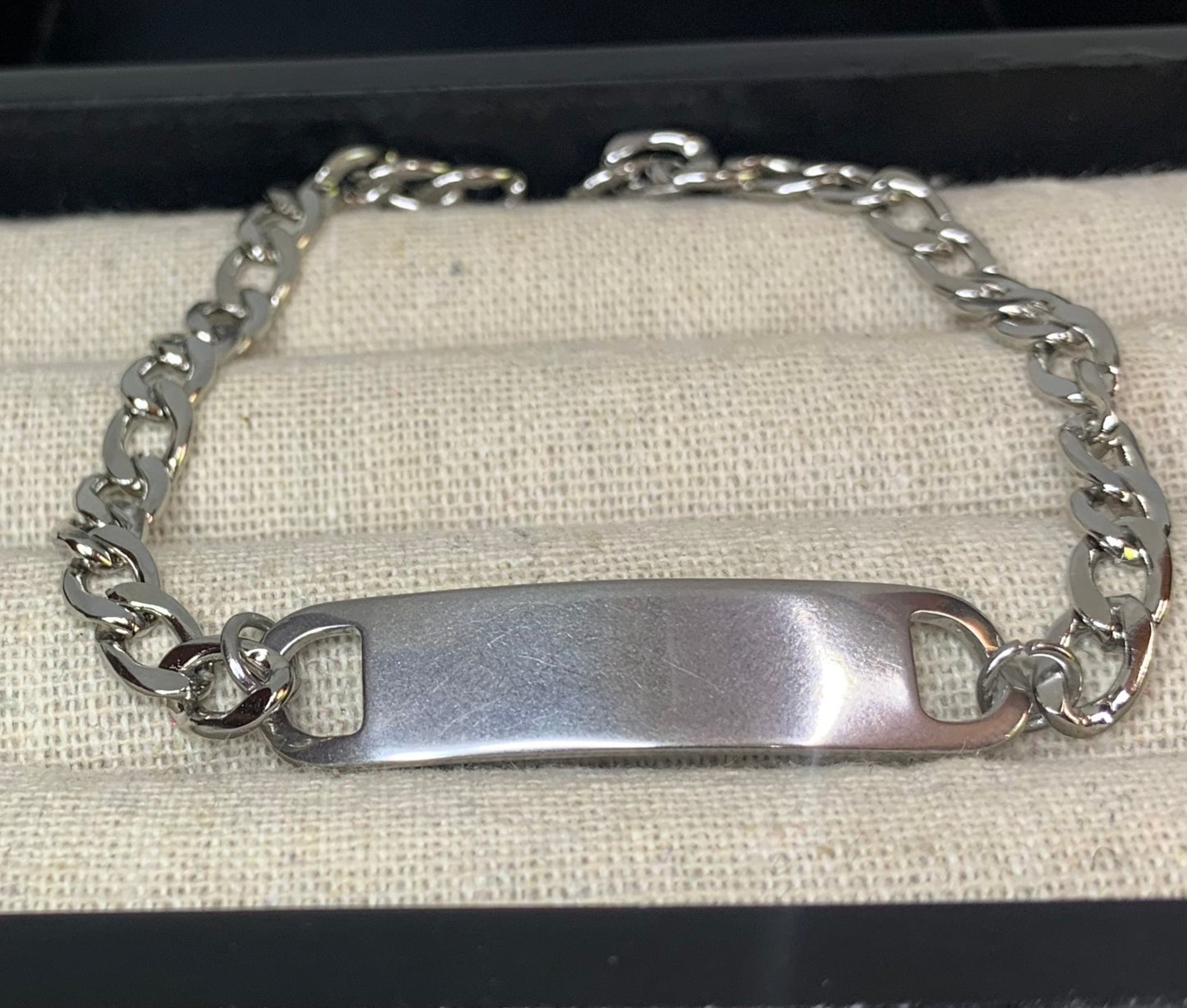 Personalized connector bracelet