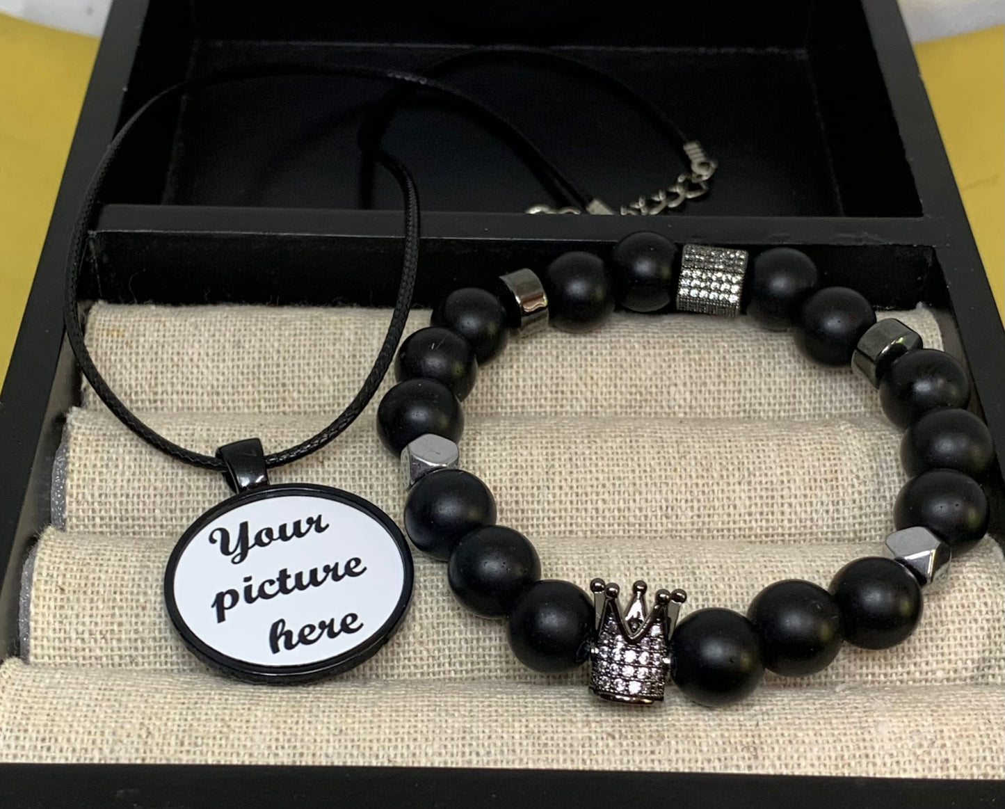 Black pendant necklace & beaded bracelet