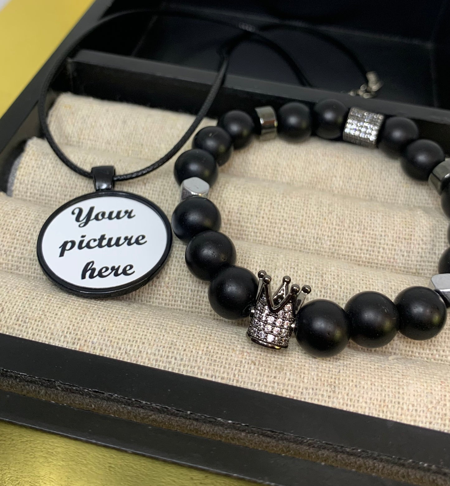 Black pendant necklace & beaded bracelet