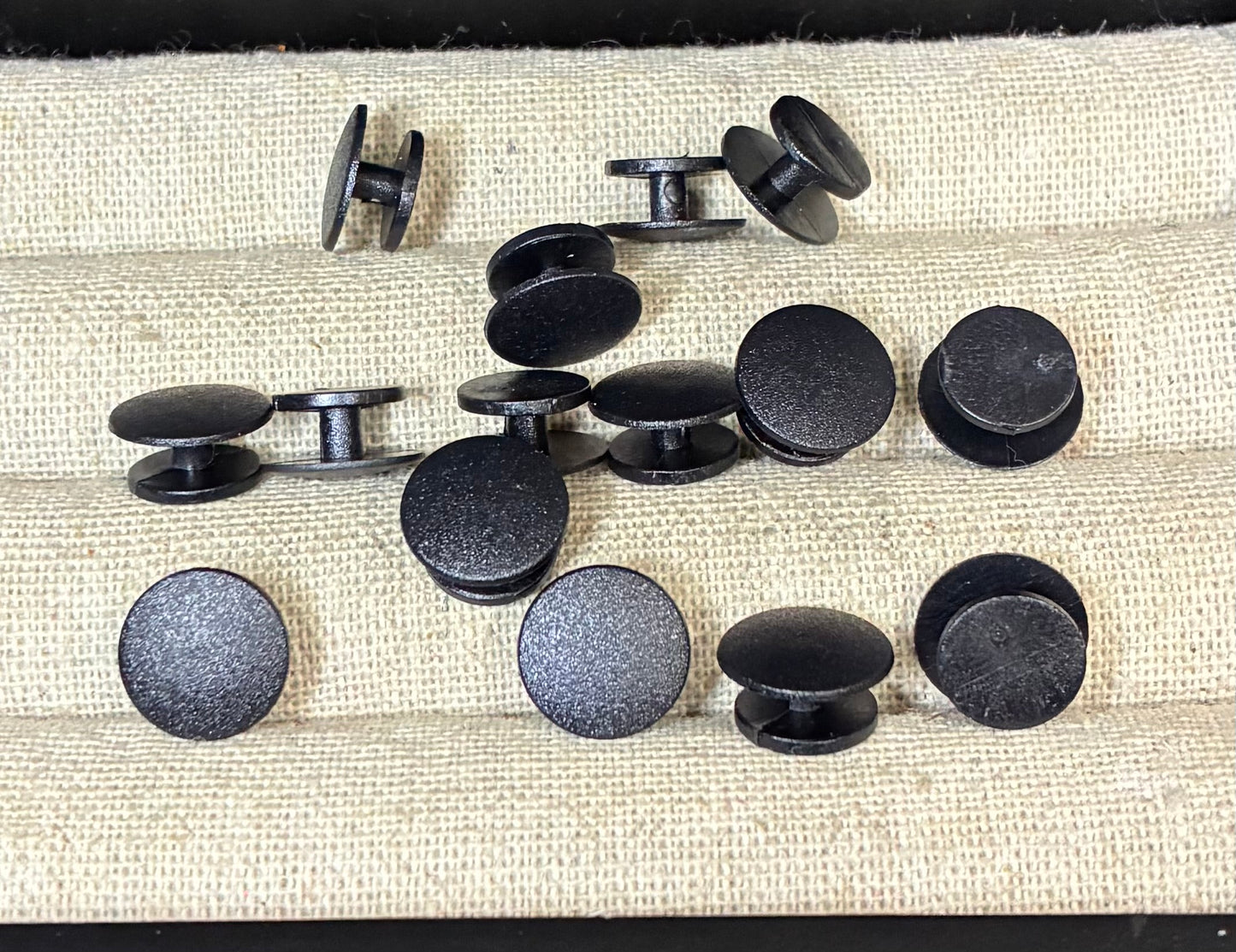 Shoe charm buttons