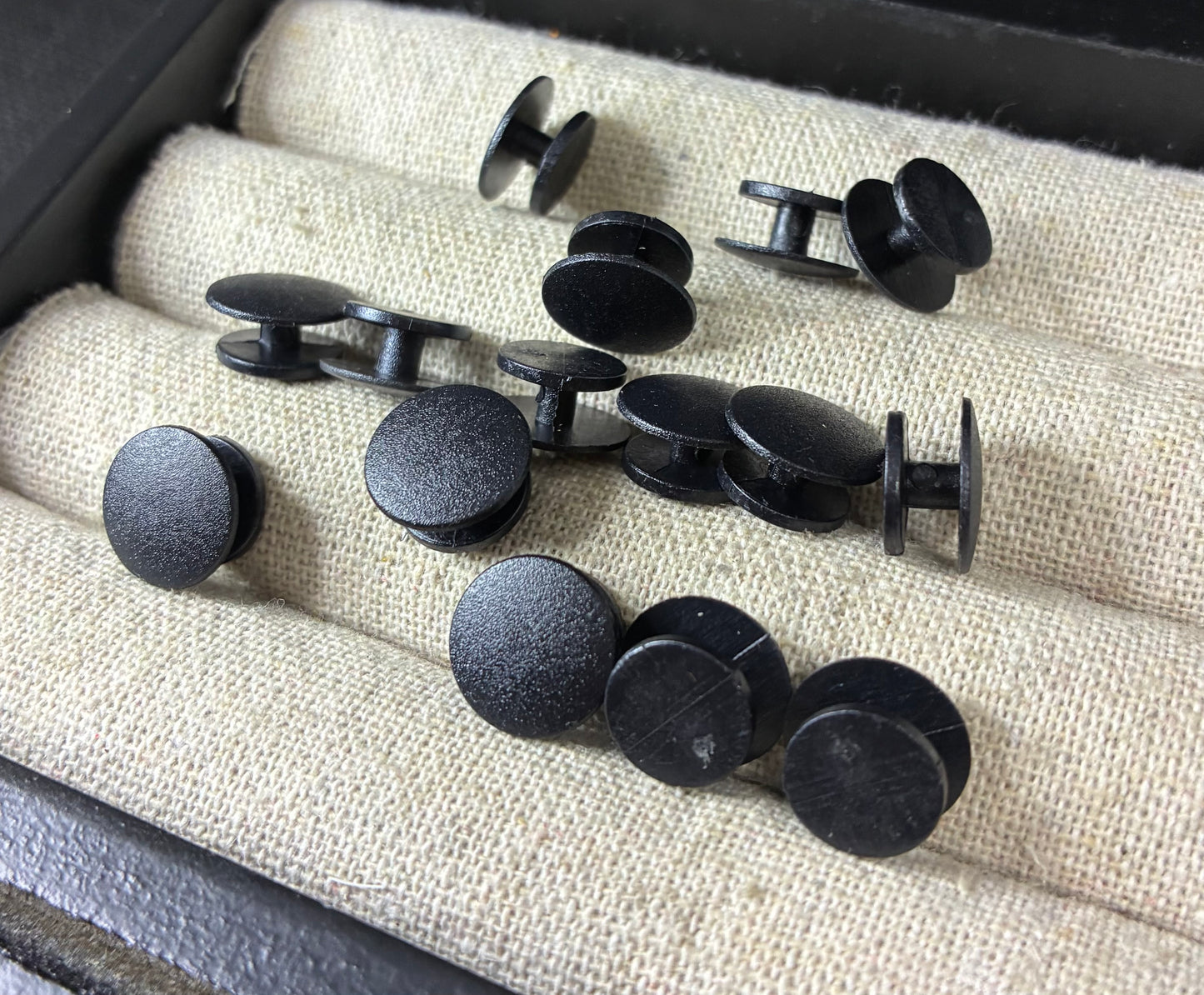 Shoe charm buttons