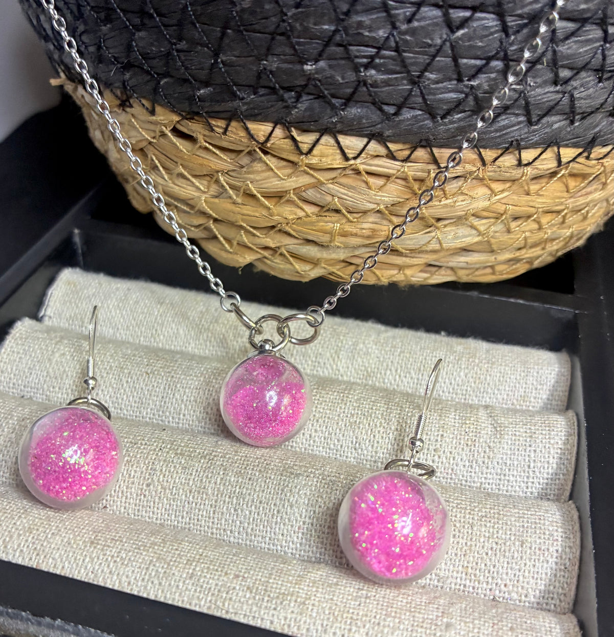 Pink globe jewelry set