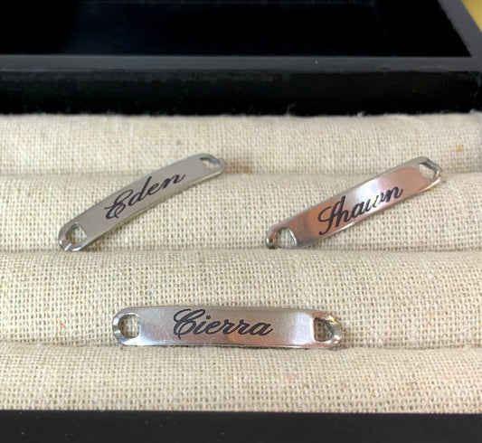 Bracelet connector charm