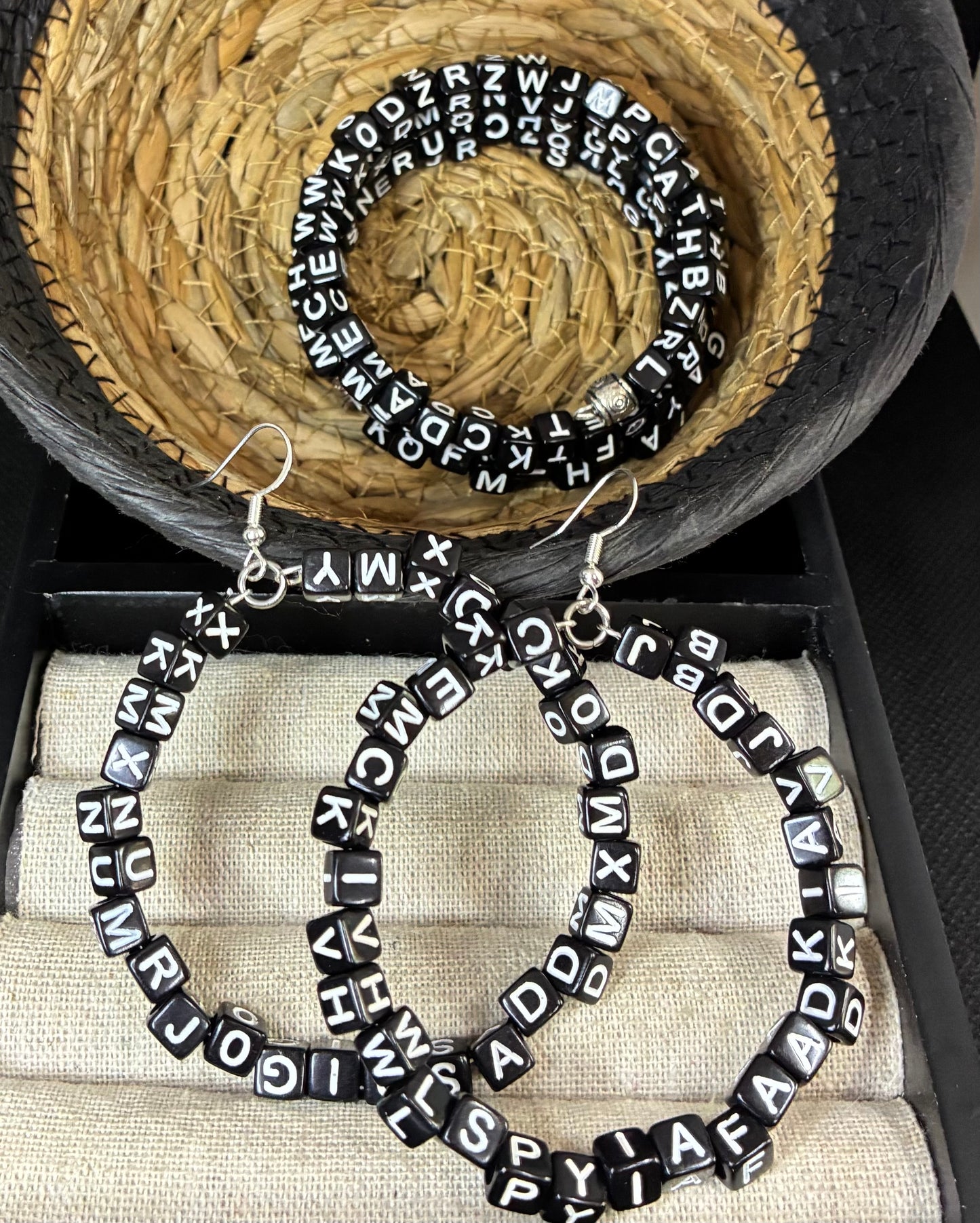 White letter jewelry set